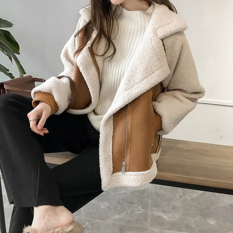 Giacca da donna con fodera in sherpa e collo con revers