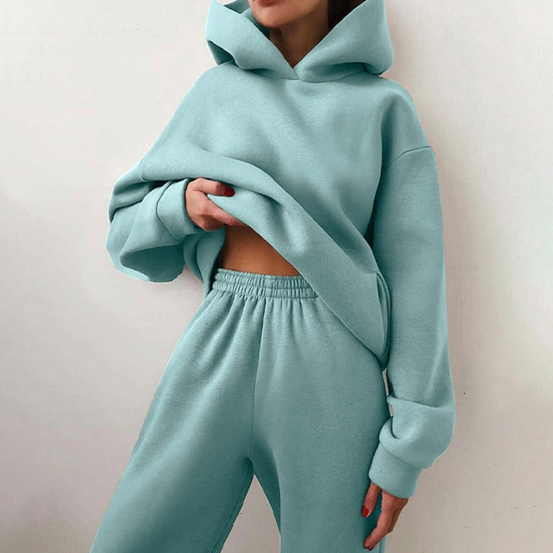 Completo da donna oversize con felpa con cappuccio e pantaloni jogger