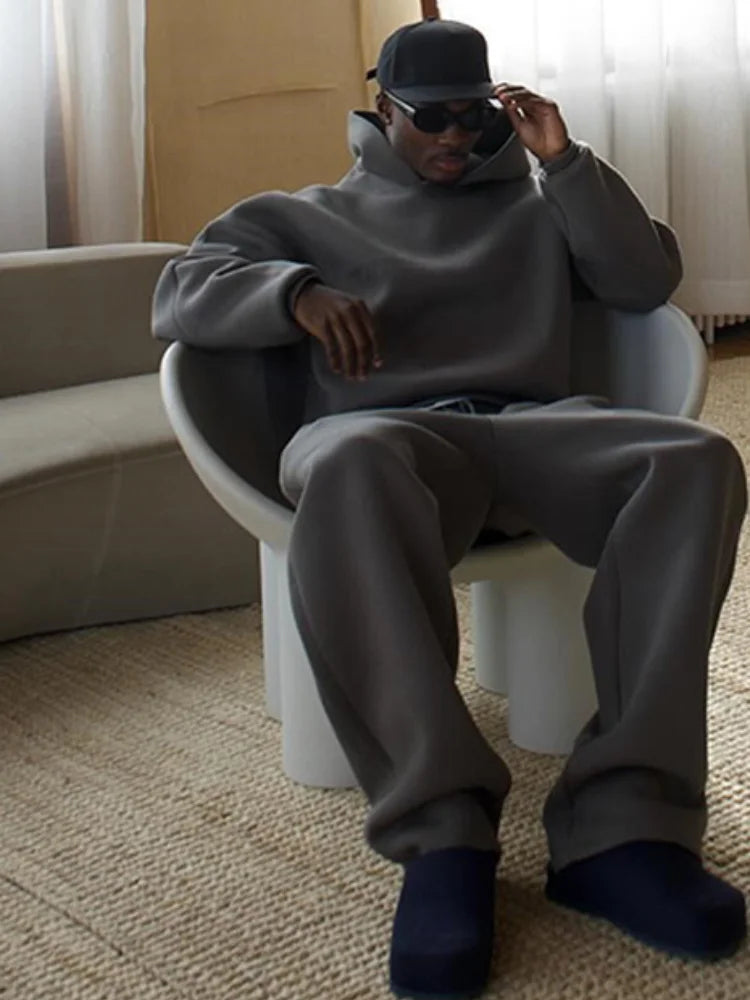 Oversize-Kapuzenpullover und weite Hose für Herren