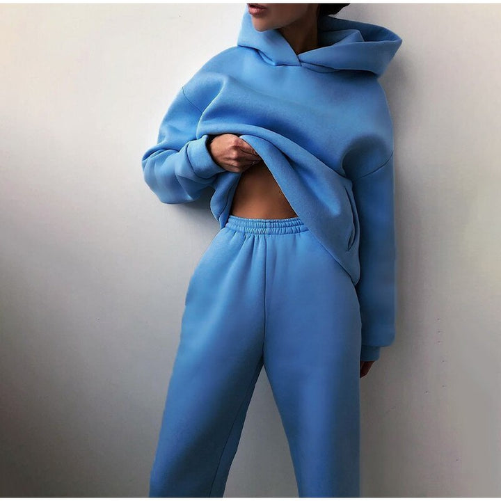Completo da donna oversize con felpa con cappuccio e pantaloni jogger