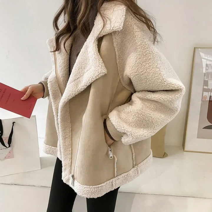 Giacca da donna con fodera in sherpa e collo con revers