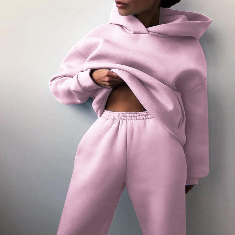 Completo da donna oversize con felpa con cappuccio e pantaloni jogger