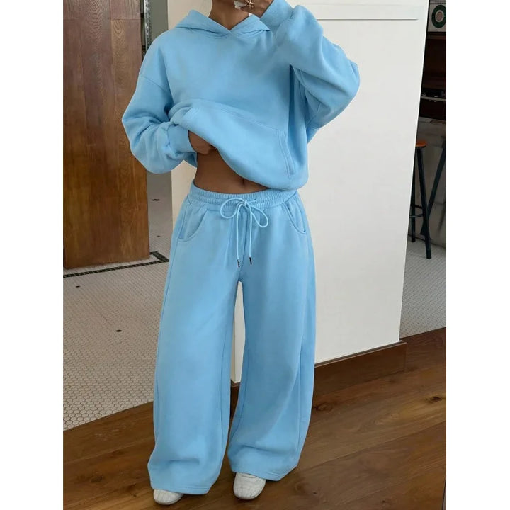 Damen-Trainingsanzug mit kurzem Kapuzenpullover und Hose mit weitem Bein und Taschen