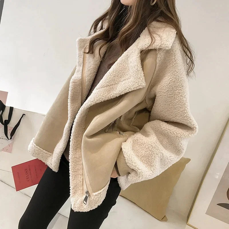 Giacca da donna con fodera in sherpa e collo con revers