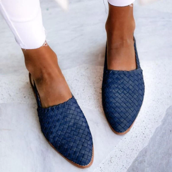 Sandales Joséphine pour femme à bout pointu et texture tissée raffinée, allure élégante pour sorties estivales et fêtes en plein air.