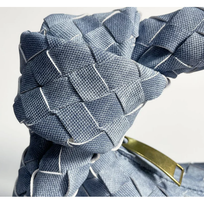 Bolso hobo para mujer de mezclilla trenzada con detalle de nudo y asa