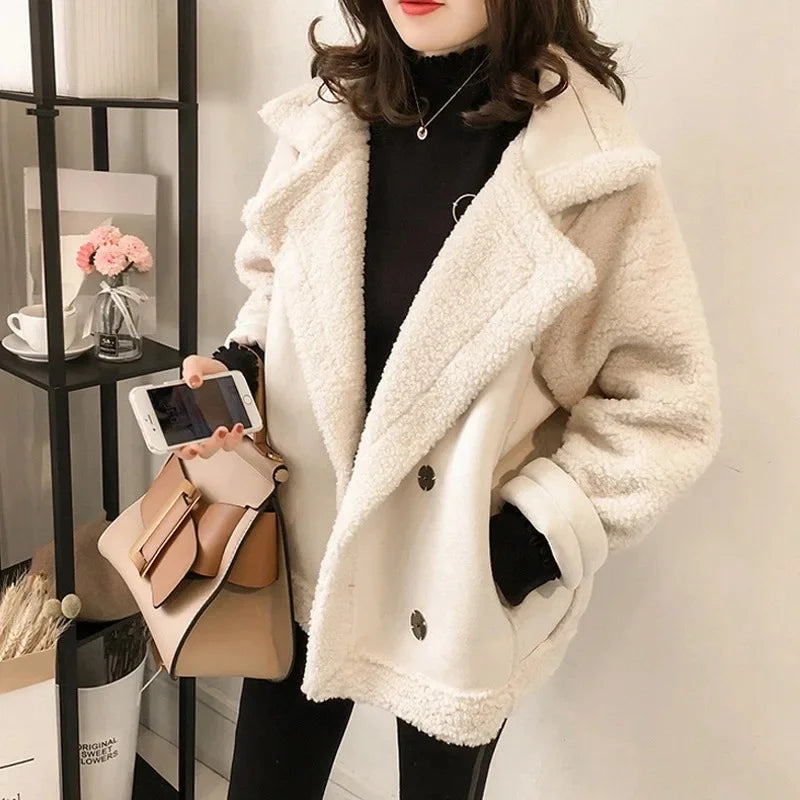 Giacca da donna con fodera in sherpa e collo con revers