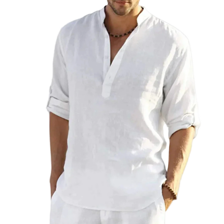 Chemise slim pour homme Sébastien, modèle tendance en blanc. Avec un col mao et des manches retroussées, cette chemise légère et élégante est idéale pour un look décontracté et moderne, parfait pour les journées d'été ou les occasions informelles.