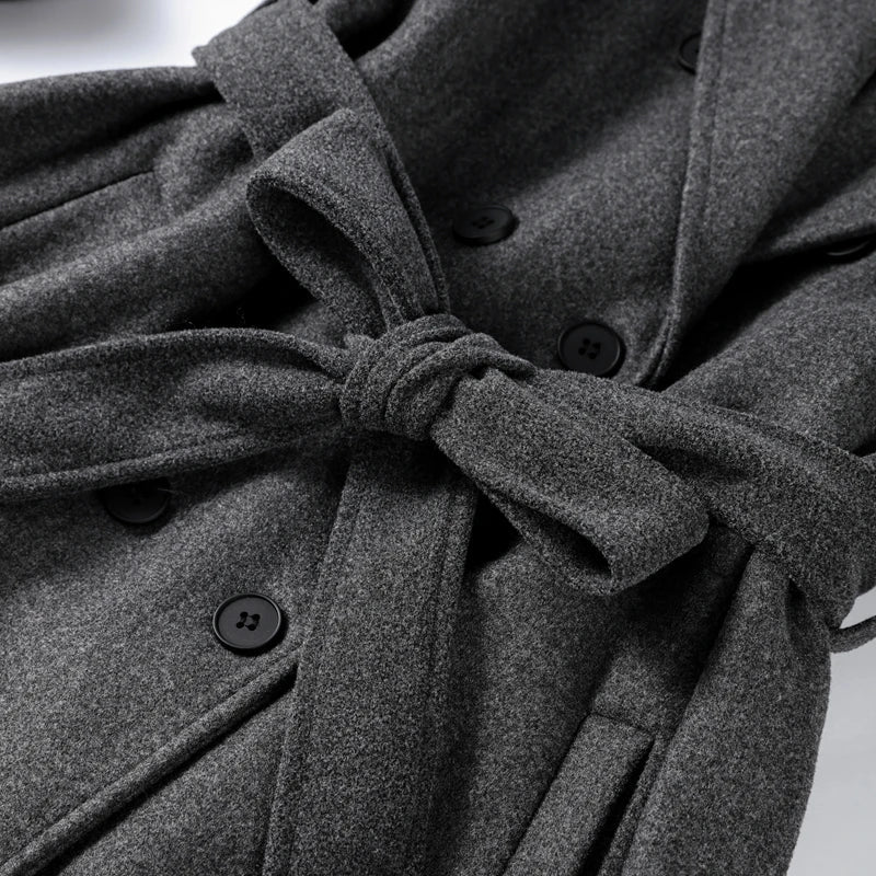 Lange damestrenchcoat met ceintuur, reverskraag, dubbele knoopsluiting en zakken
