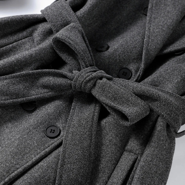 Lange damestrenchcoat met ceintuur, reverskraag, dubbele knoopsluiting en zakken