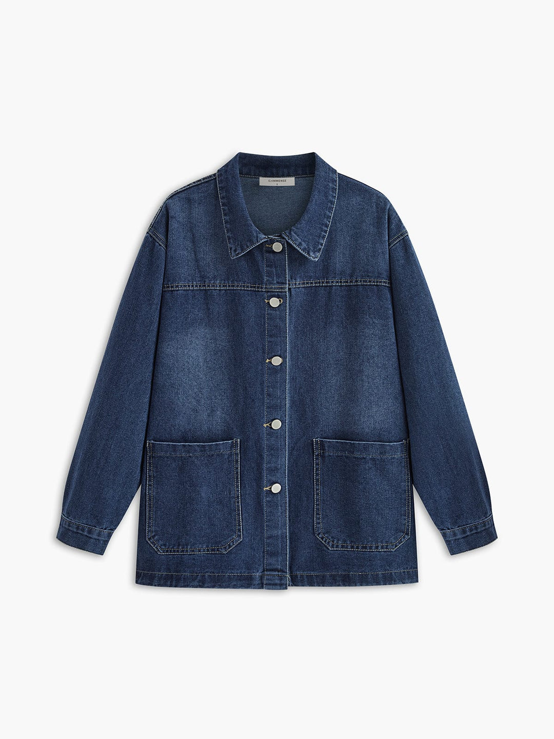Veste en jean 'Sylpha' pour femme, avec une coupe moderne et décontractée. Cette veste en denim bleu présente des boutons métalliques et de grandes poches, offrant un look élégant et pratique, parfait pour une tenue casual et tendance.