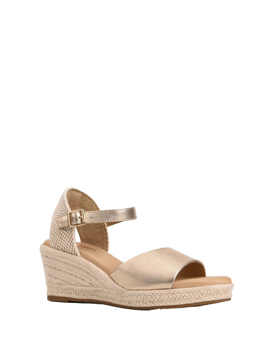 Sandales compensées pour femmes au fini doré métallisé, avec bride avant large et sangle de cheville ajustable à boucle. Talon compensé recouvert de corde tressée style espadrille, offrant élégance et confort pour un look moderne.