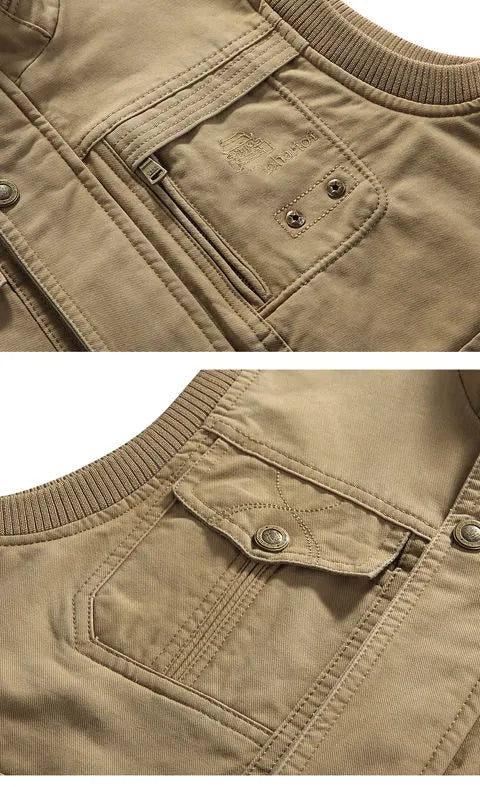 Détails du gilet sans manches beige, avec col et bord-côte, poche zippée sur la poitrine et poche à rabat avec boutons-pression.