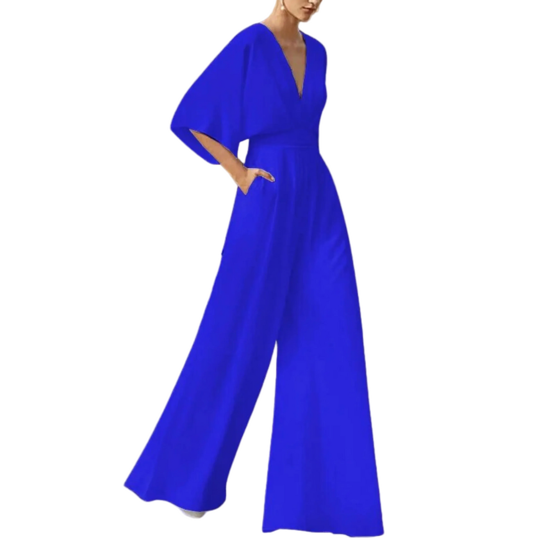 Combinaison fluide bleu roi à col V, manches amples et pantalon large, taille marquée, portée par un mannequin sur fond neutre.