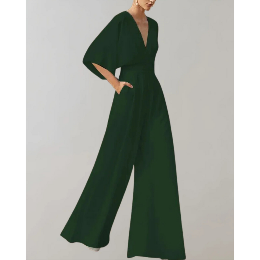 Combinaison fluide vert foncé à col V, manches amples et pantalon large, taille marquée, portée par un mannequin sur fond neutre.