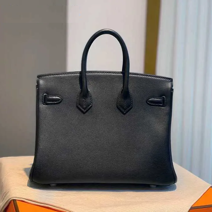 Women's full-grain leather handbag with padlock clasp and chain