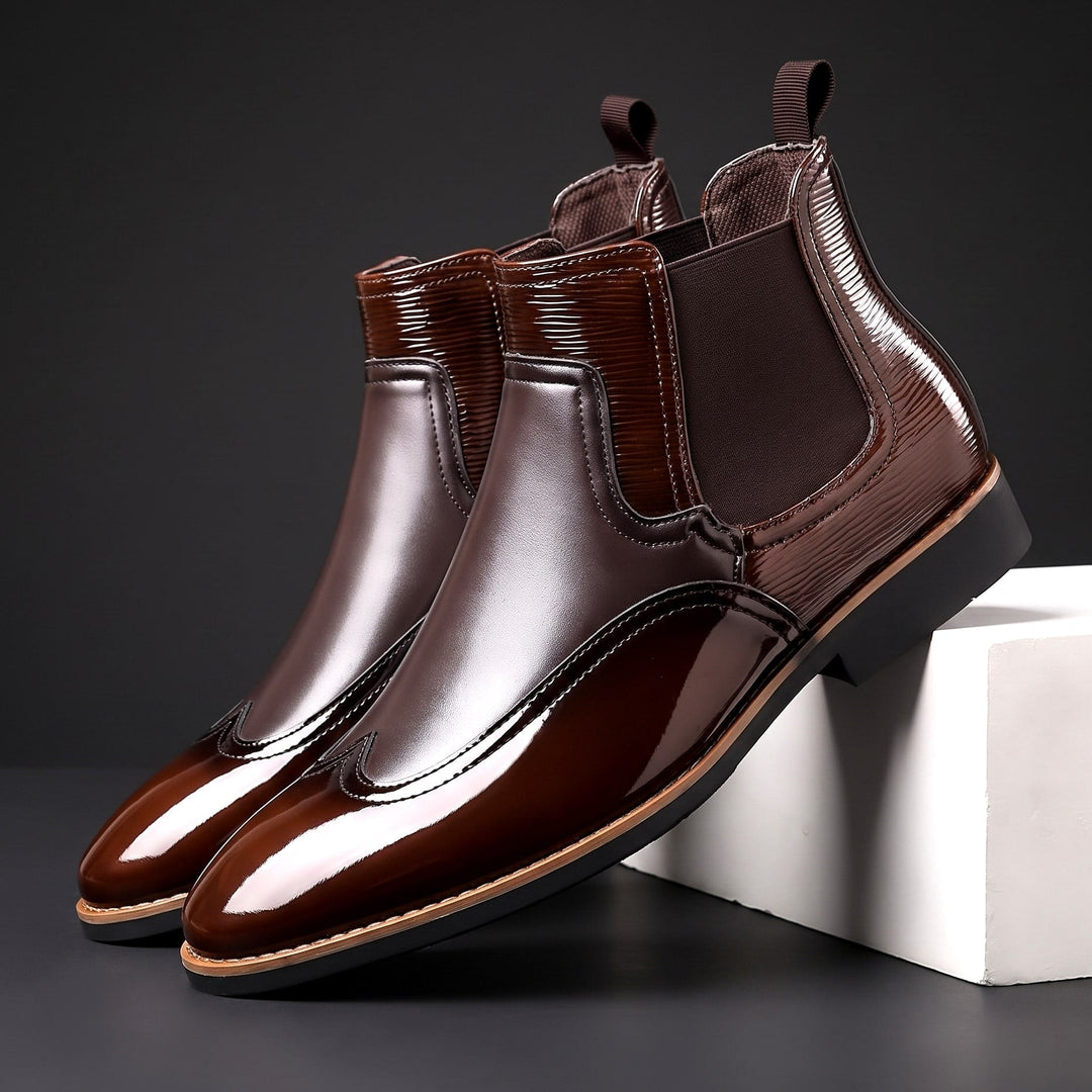 Botas Chelsea de hombre de cuero con elásticos laterales y tiradores