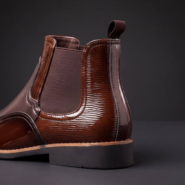 Botas Chelsea de hombre de cuero con elásticos laterales y tiradores