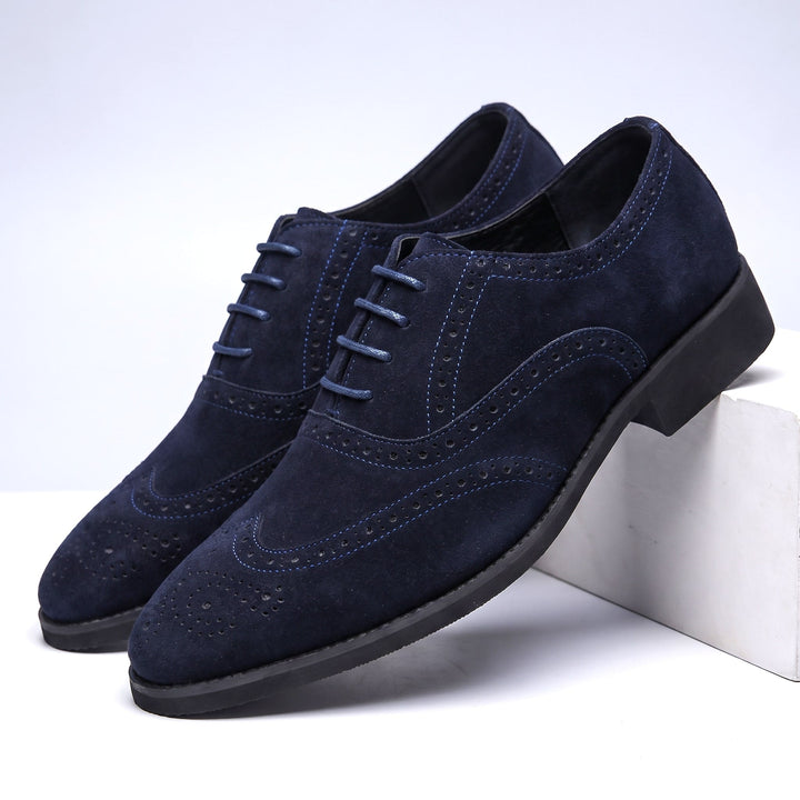 Scarpe Oxford da uomo in camoscio con dettagli brogue e lacci