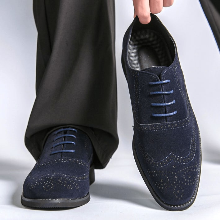 Scarpe Oxford da uomo in camoscio con dettagli brogue e lacci