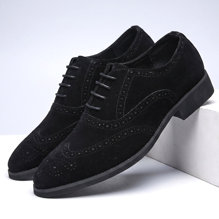 Scarpe Oxford da uomo in camoscio con dettagli brogue e lacci