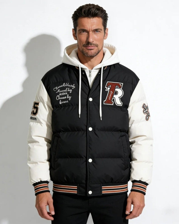 Piumino da uomo trapuntato con cappuccio in stile varsity