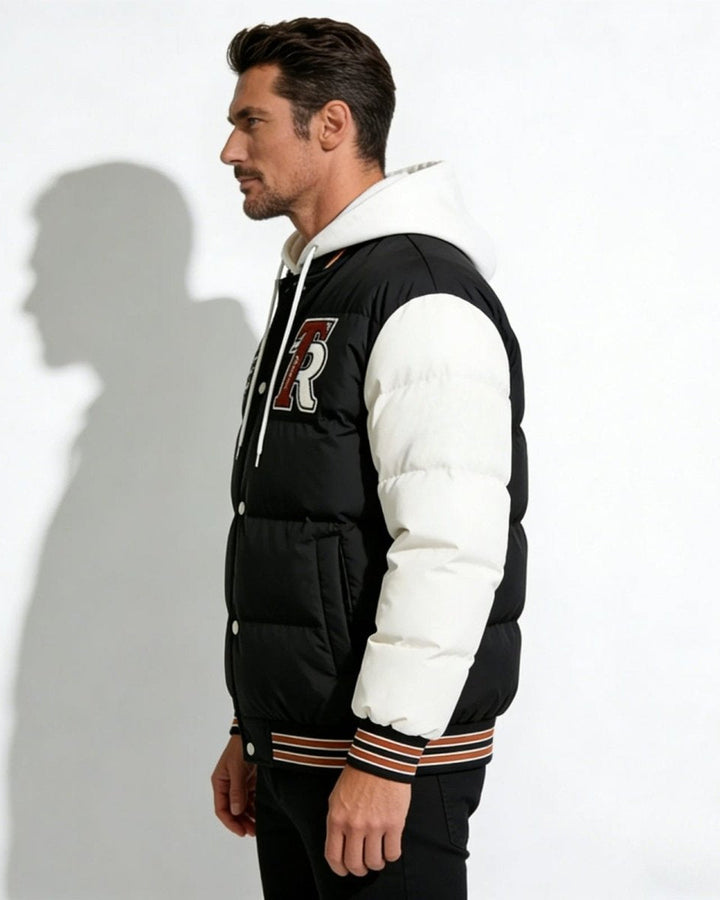 Piumino da uomo trapuntato con cappuccio in stile varsity