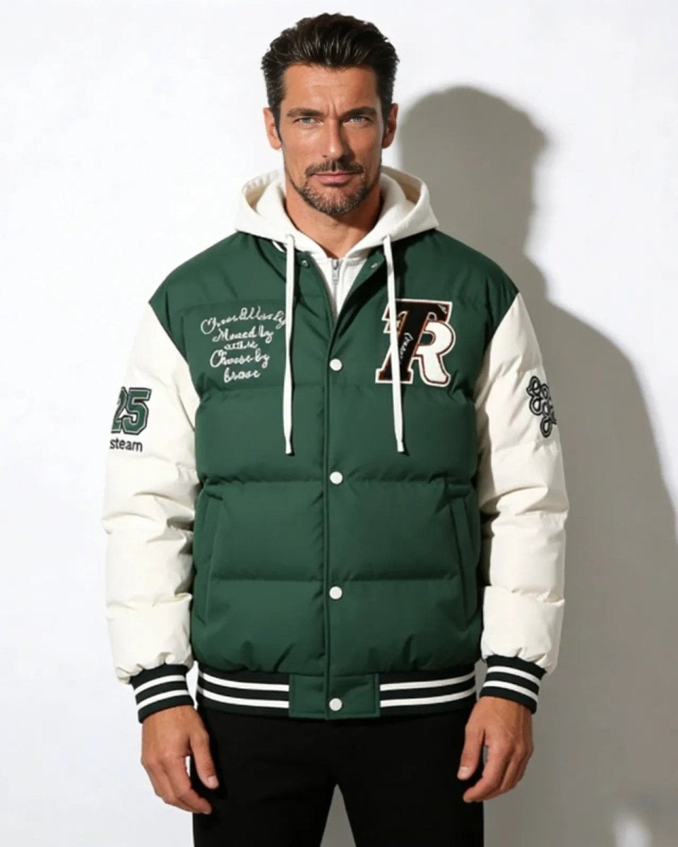 Piumino da uomo trapuntato con cappuccio in stile varsity