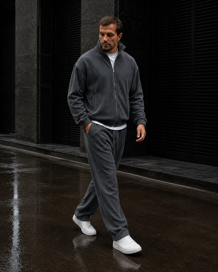 Tuta da uomo con zip integrale, collo alto e pantaloni affusolati