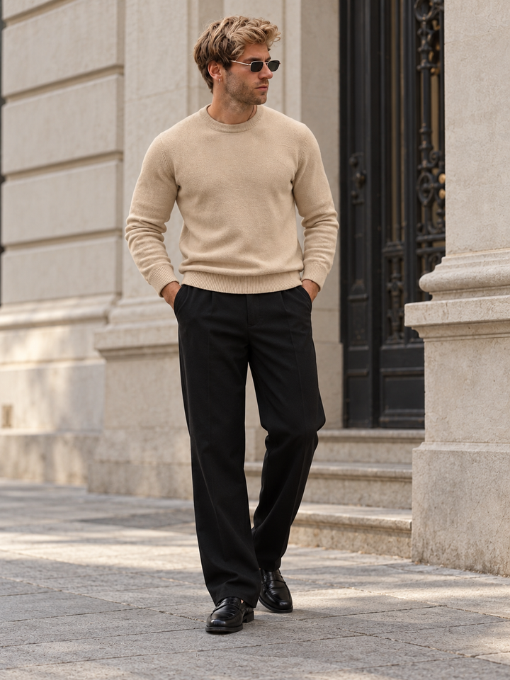 Pullover da uomo in maglia tinta unita con scollo rotondo e bordi a coste