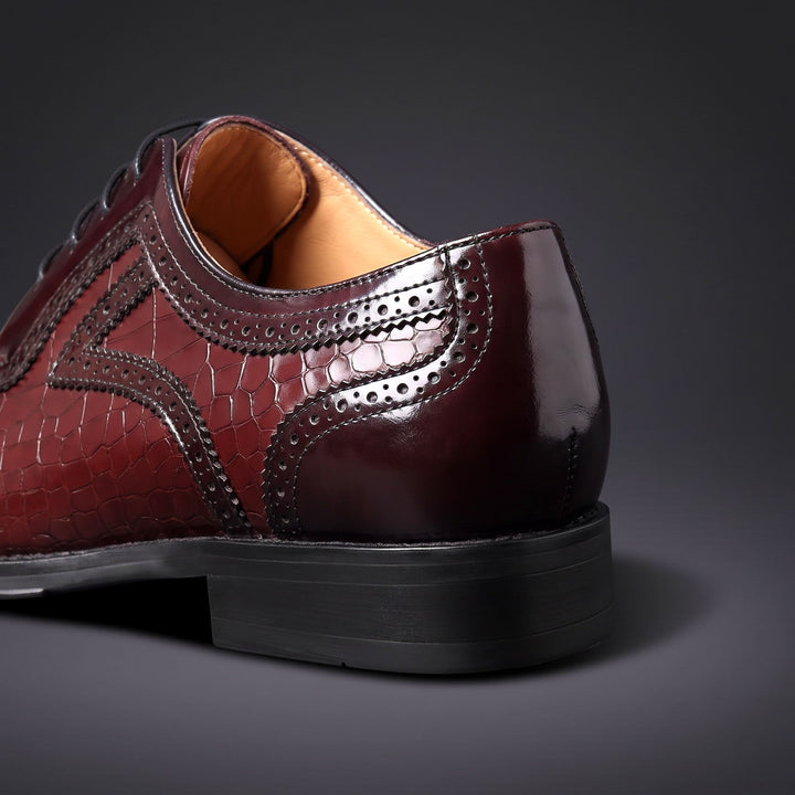 Herren-Oxford-Schuhe aus Leder in Krokodiloptik mit Brogue-Details
