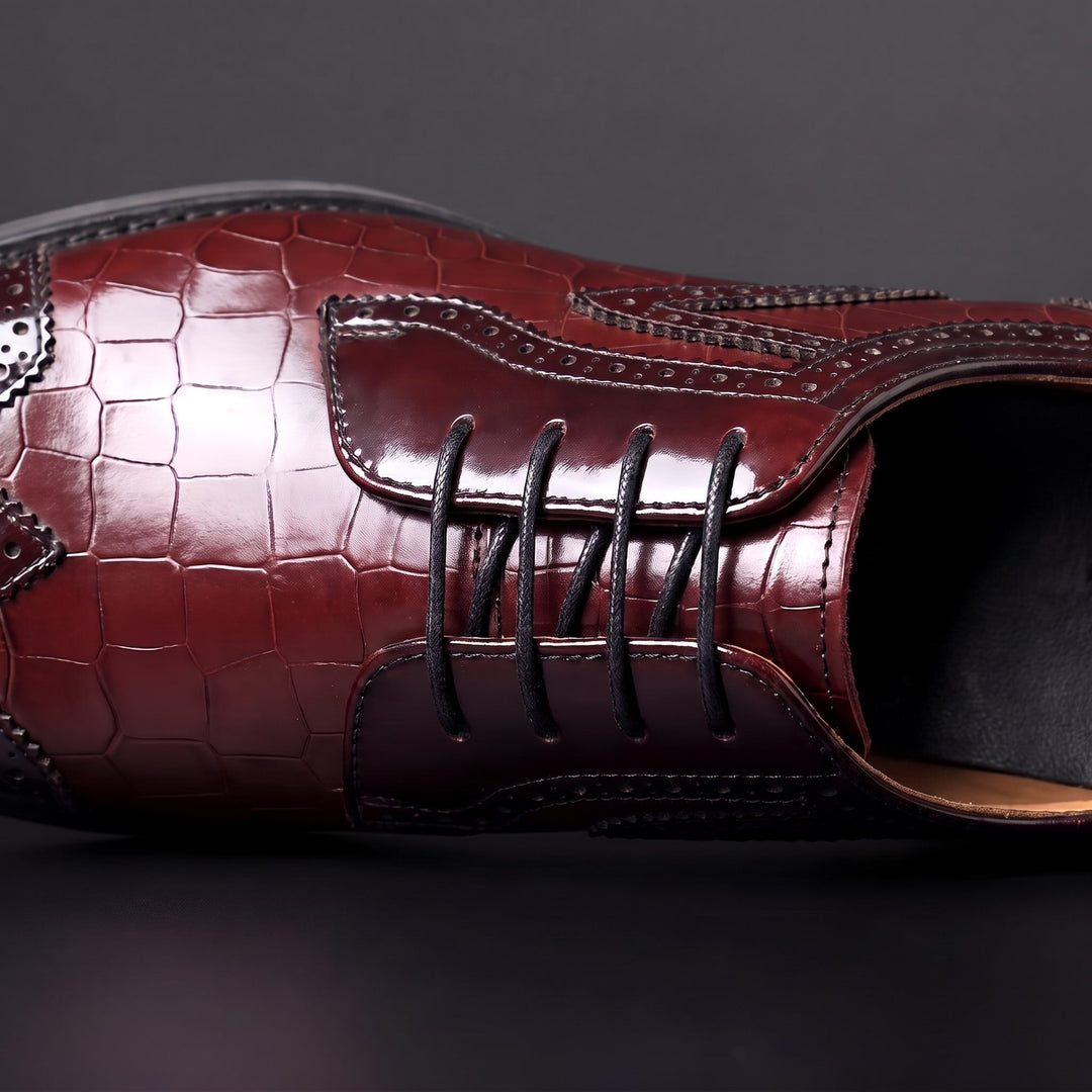 Herren-Oxford-Schuhe aus Leder in Krokodiloptik mit Brogue-Details