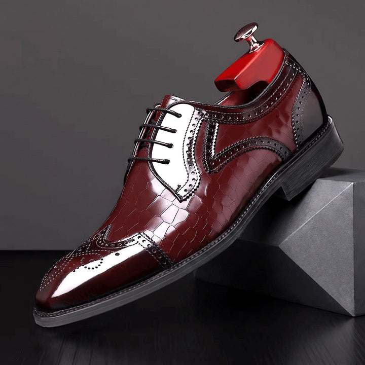 Herren-Oxford-Schuhe aus Leder in Krokodiloptik mit Brogue-Details