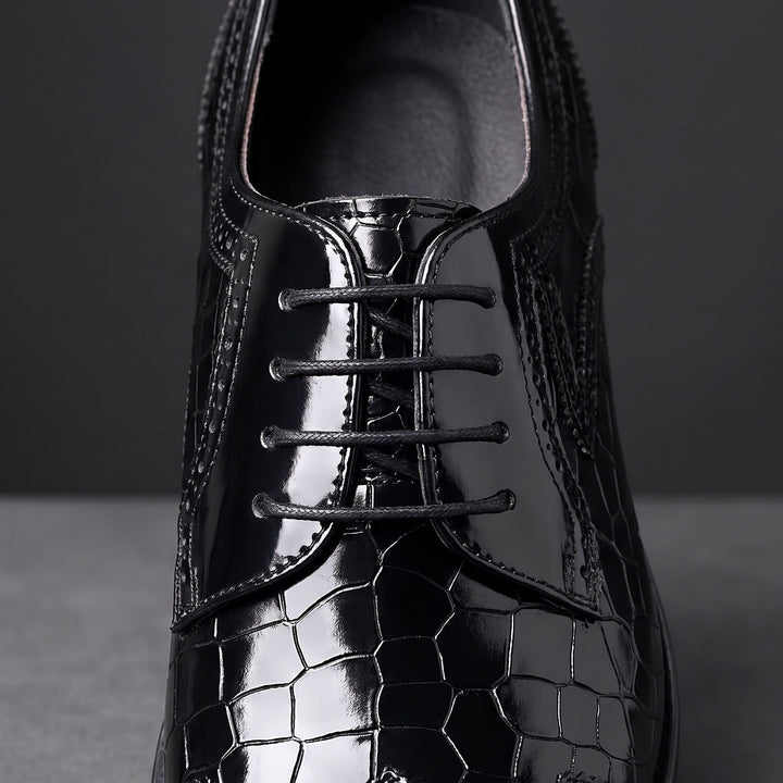 Herren-Oxford-Schuhe aus Leder in Krokodiloptik mit Brogue-Details