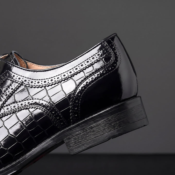 Herren-Oxford-Schuhe aus Leder in Krokodiloptik mit Brogue-Details
