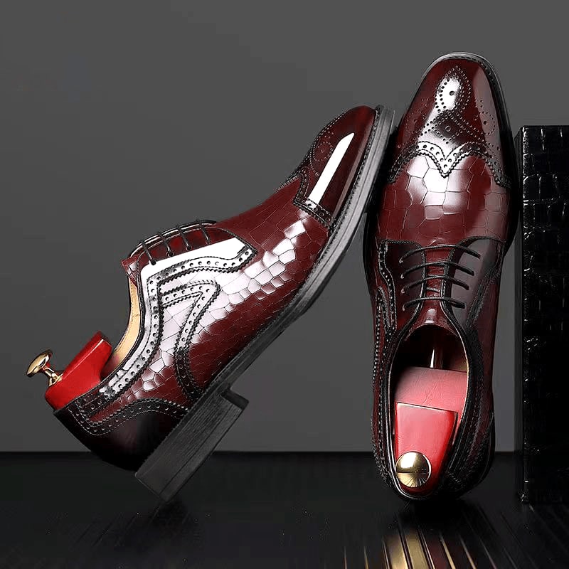 Herren-Oxford-Schuhe aus Leder in Krokodiloptik mit Brogue-Details