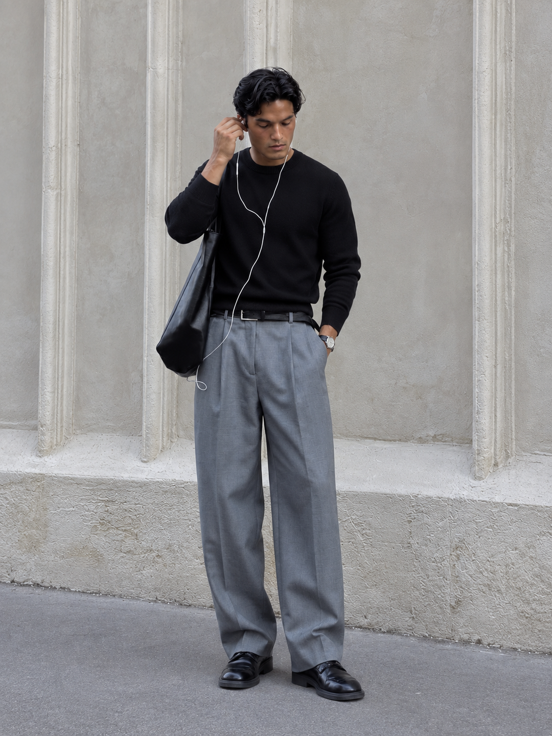 Pullover da uomo in maglia tinta unita con scollo rotondo e bordi a coste