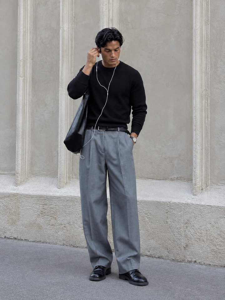 Pullover da uomo in maglia tinta unita con scollo rotondo e bordi a coste