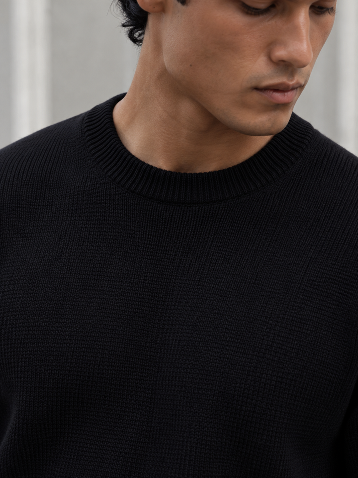 Pullover da uomo in maglia tinta unita con scollo rotondo e bordi a coste