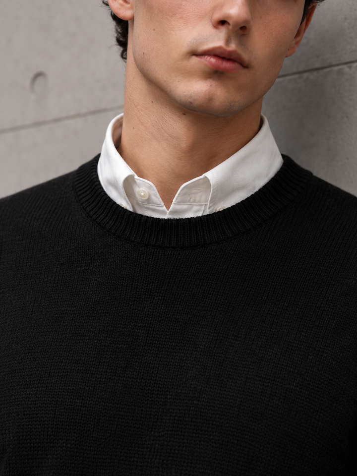 Pullover da uomo in maglia tinta unita con scollo rotondo e bordi a coste