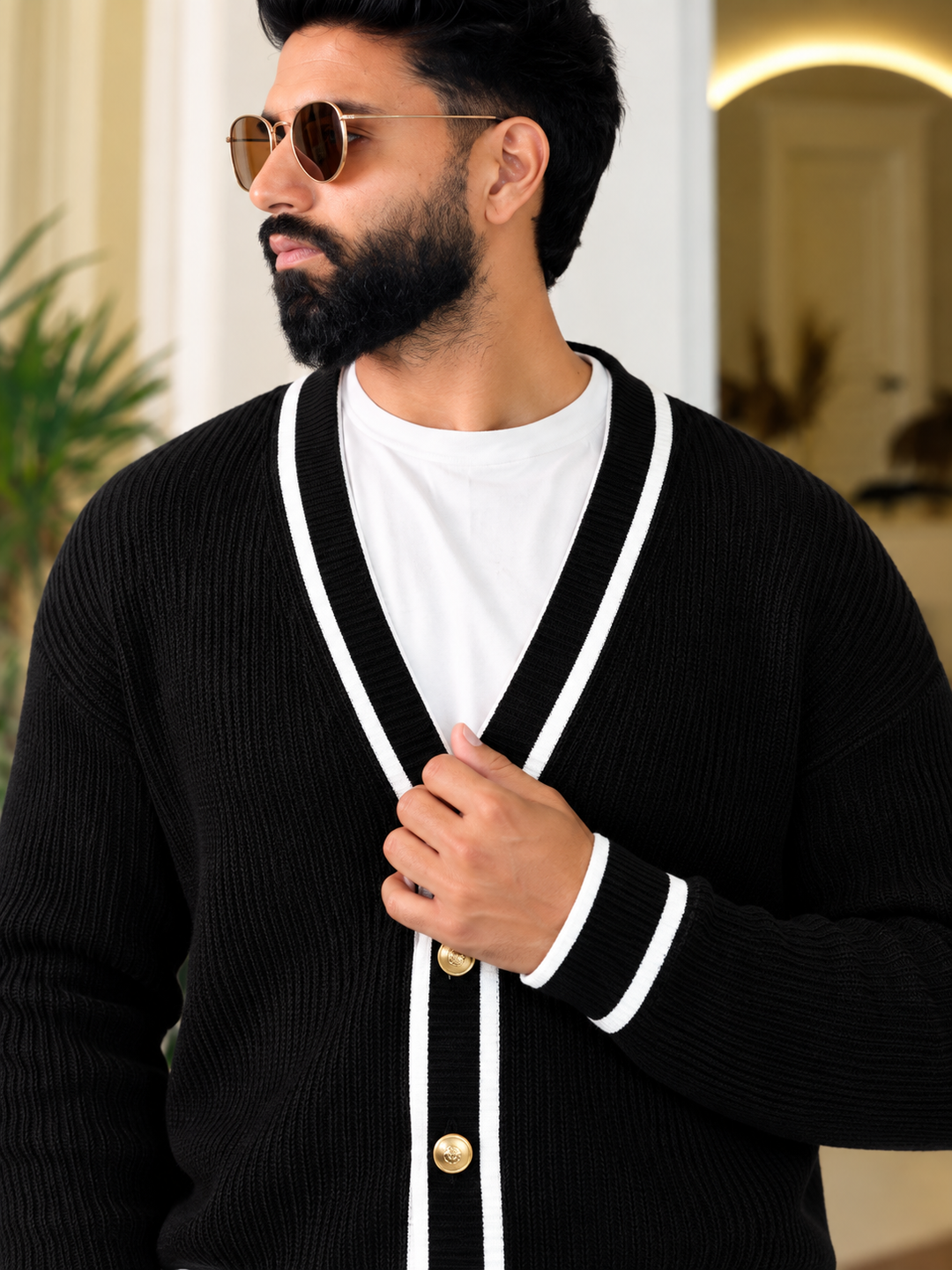 Cardigan Homme Col V Côtelé Avec Bordure Contrastante Et Boutons Dorés