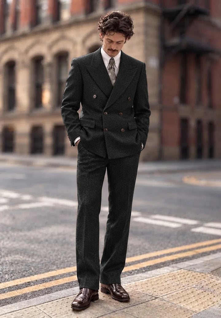 Costume Deux Pièces Homme Coupe Regular en Chevrons avec Veste Croisée et Col Peak