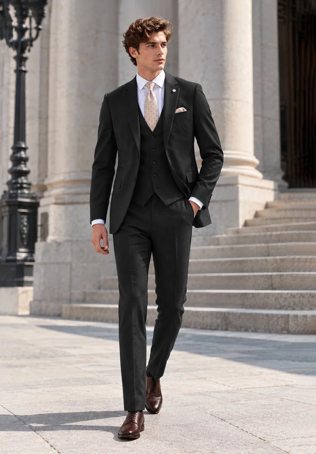 Costume Trois Pièces Homme Coupe Moderne avec Col Notch et Gilet Cinq Boutons