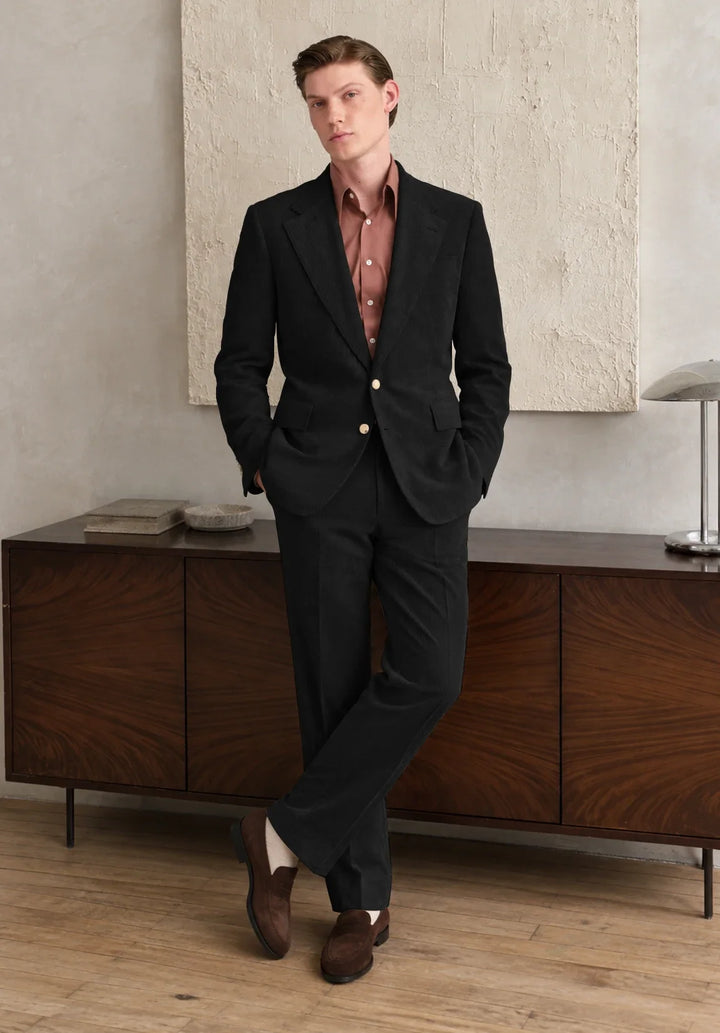 Abito da uomo a due pezzi regular fit in velluto a coste con rever classico e giacca a due bottoni