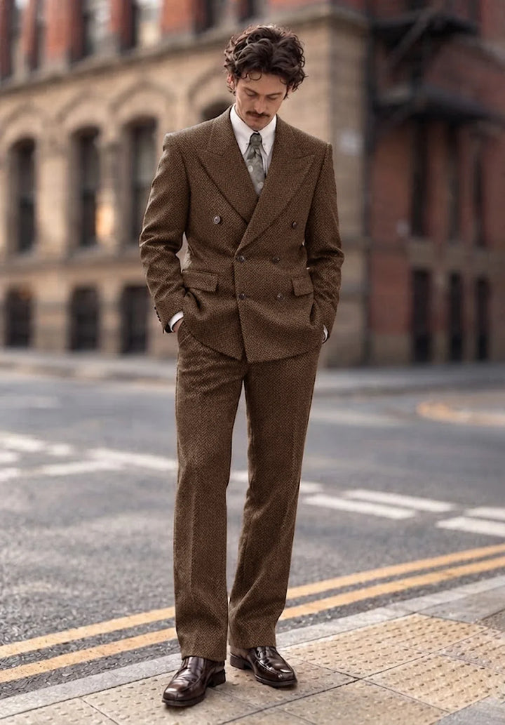Costume Deux Pièces Homme Coupe Regular en Chevrons avec Veste Croisée et Col Peak