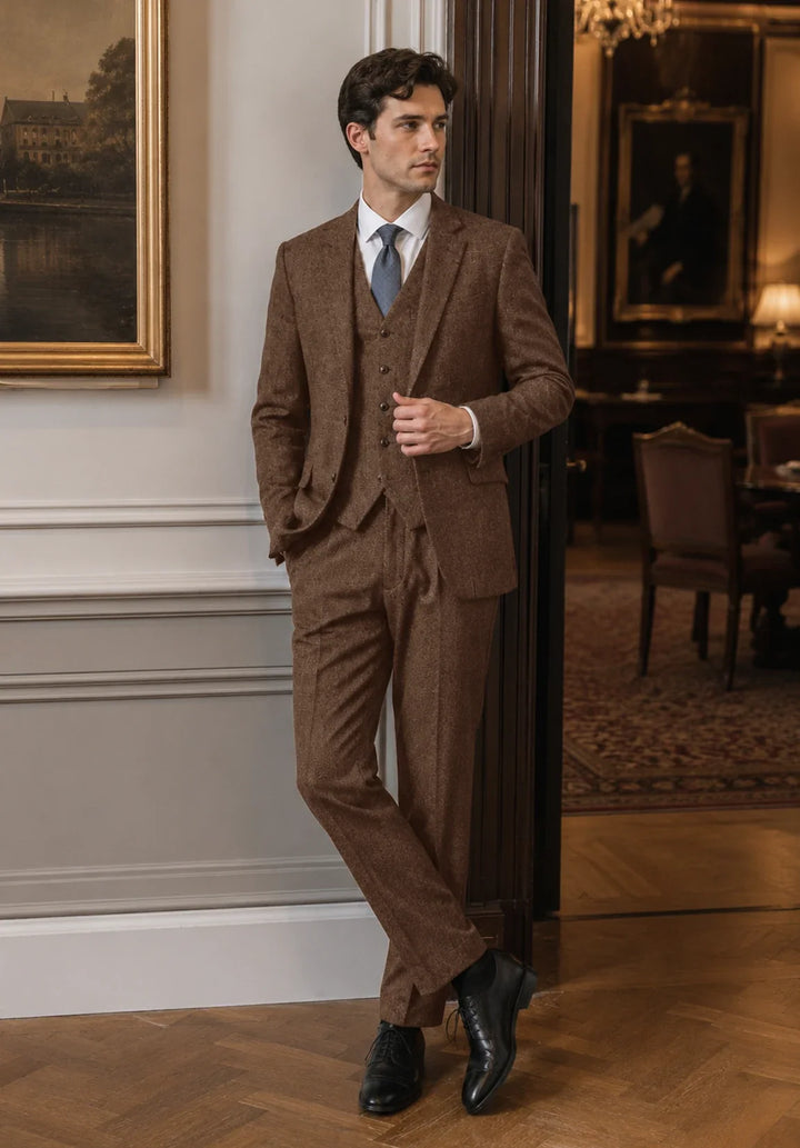 Costume Trois Pièces Homme Coupe Regular en Chevrons avec Col Notch Classique et Gilet Assorti