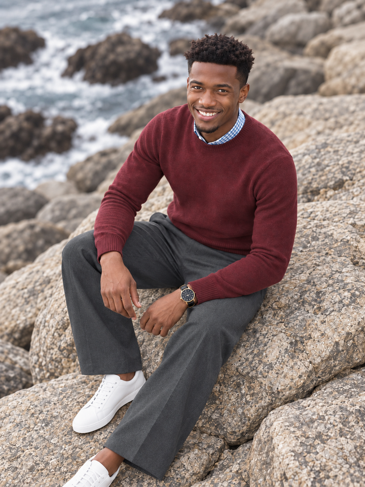 Pullover da uomo in maglia tinta unita con scollo rotondo e bordi a coste