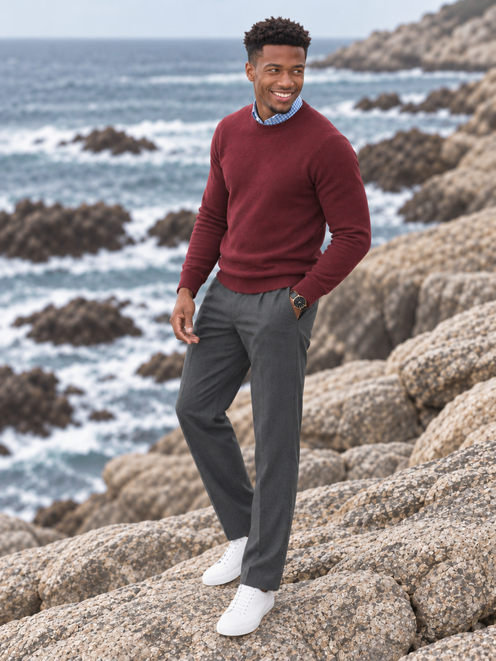 Pullover da uomo in maglia tinta unita con scollo rotondo e bordi a coste