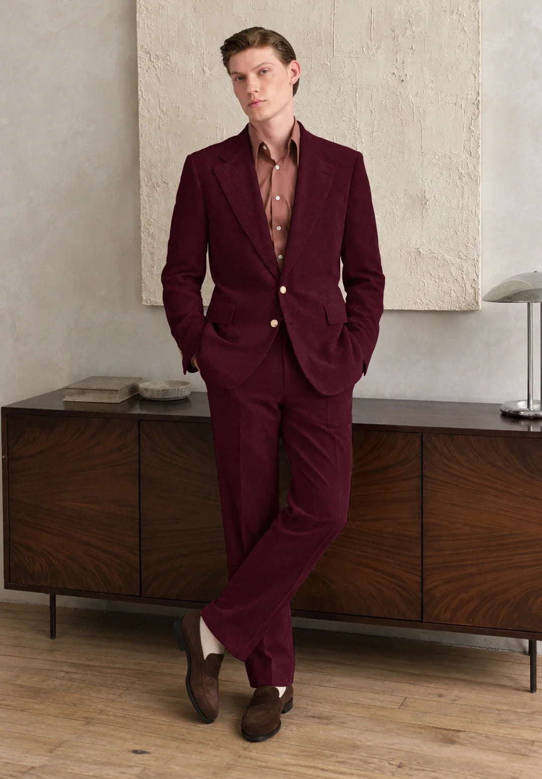 Abito da uomo a due pezzi regular fit in velluto a coste con rever classico e giacca a due bottoni