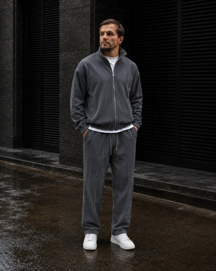 Tuta da uomo con zip integrale, collo alto e pantaloni affusolati